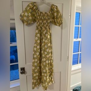 Smock linen dress with puff sleeves